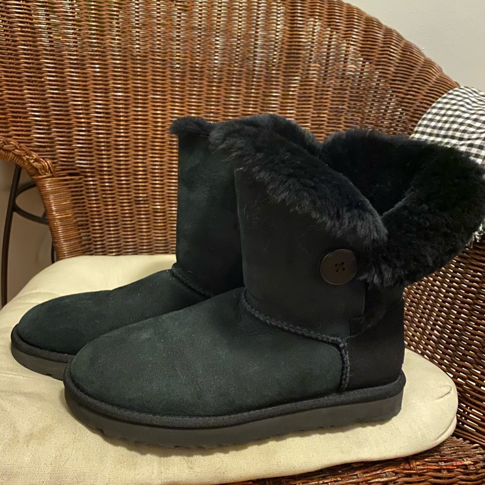 Ugg Bailey Button boots🖤